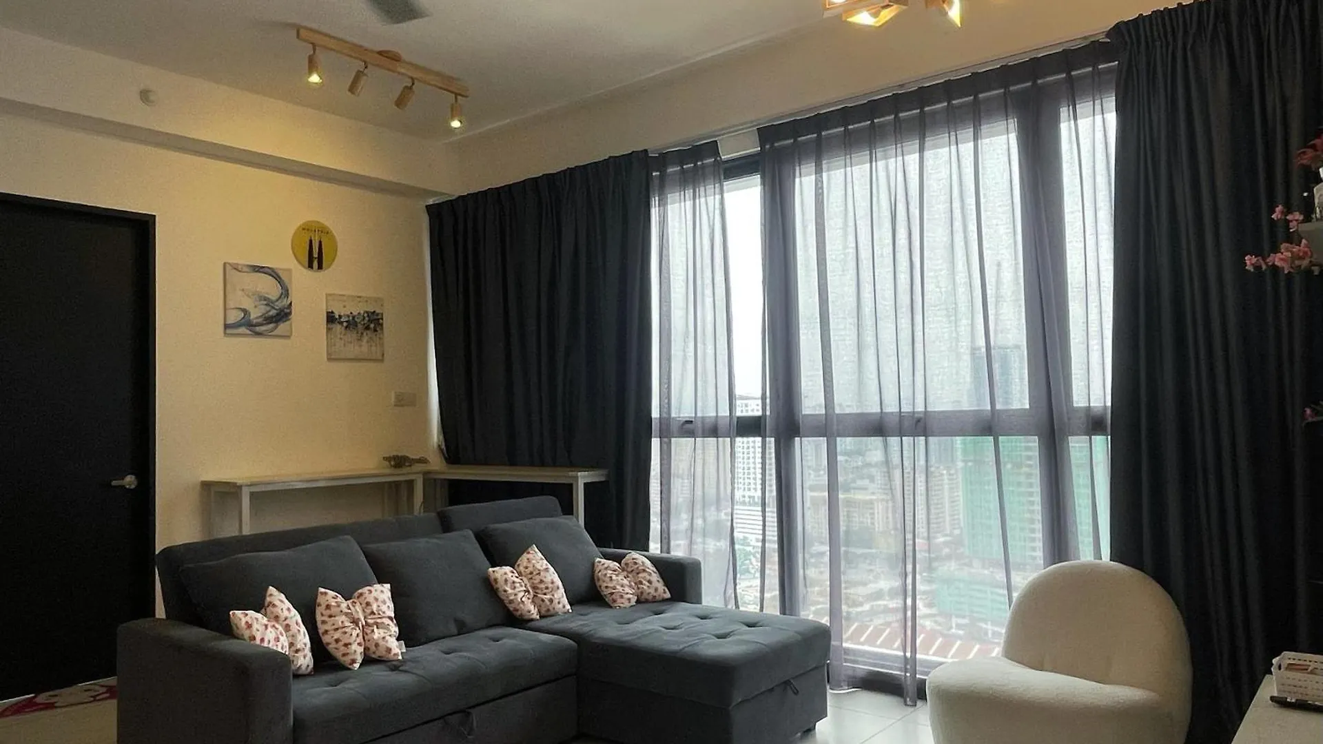2 Carpark 3R2B 12 Pax City View Condominium 23A location